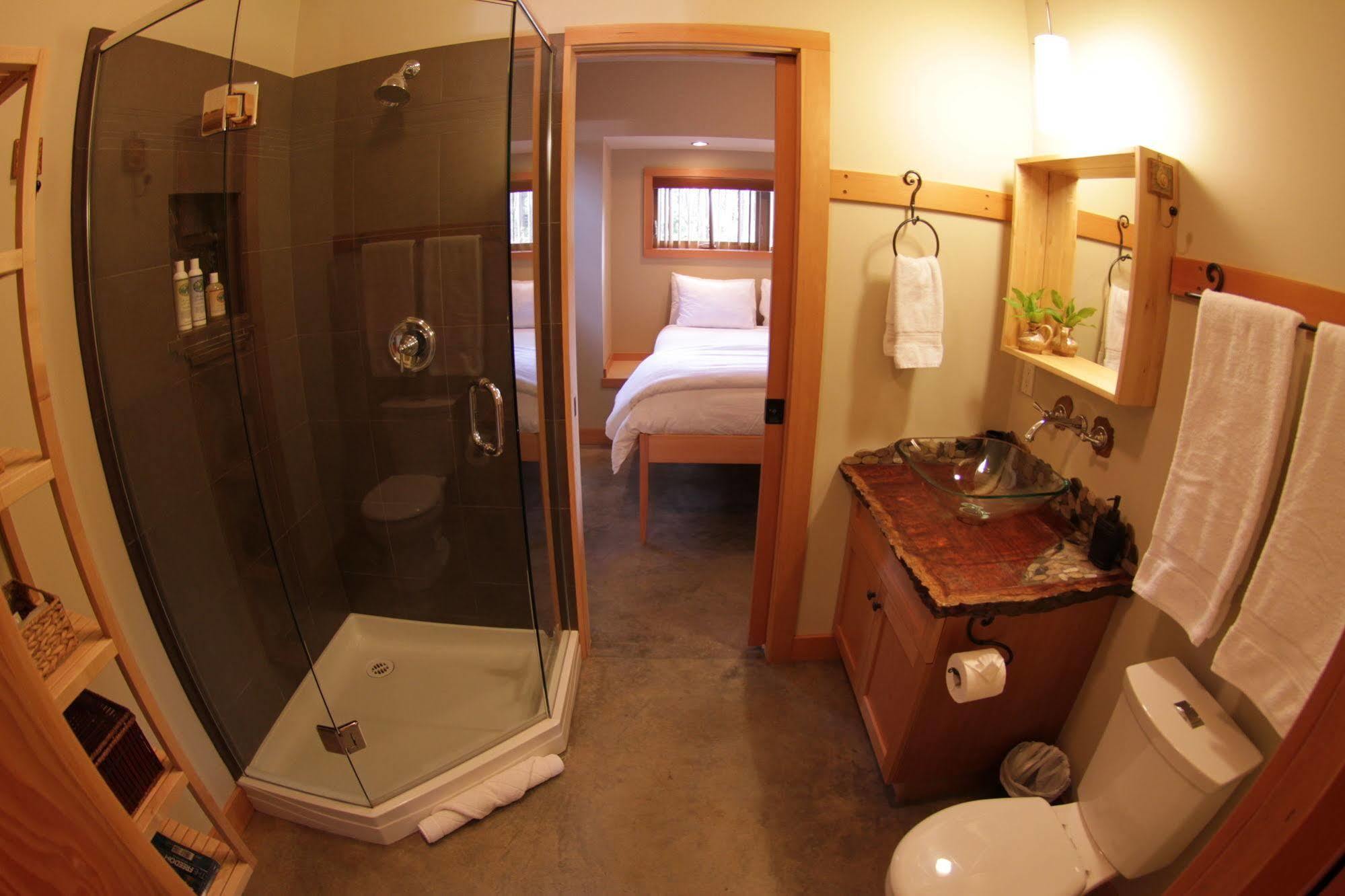 Black Bear Guesthouse توفينو المظهر الخارجي الصورة